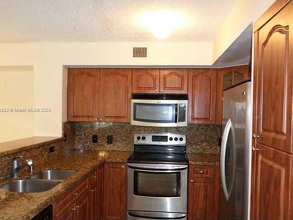 3rd image of 12124 Saint Andrews Pl APT 209