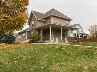 407 E Iowa St, Monona, IA 52159