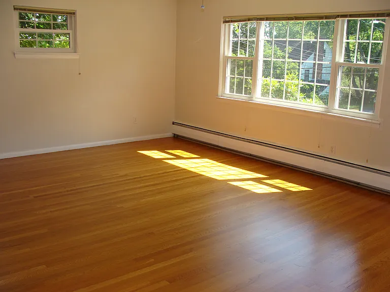 407 Lowell Ave — Photo 2