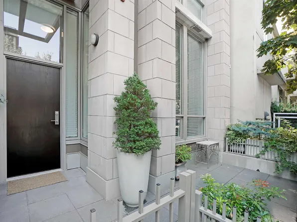 1045 Richards St, Vancouver, BC V6B 0C2