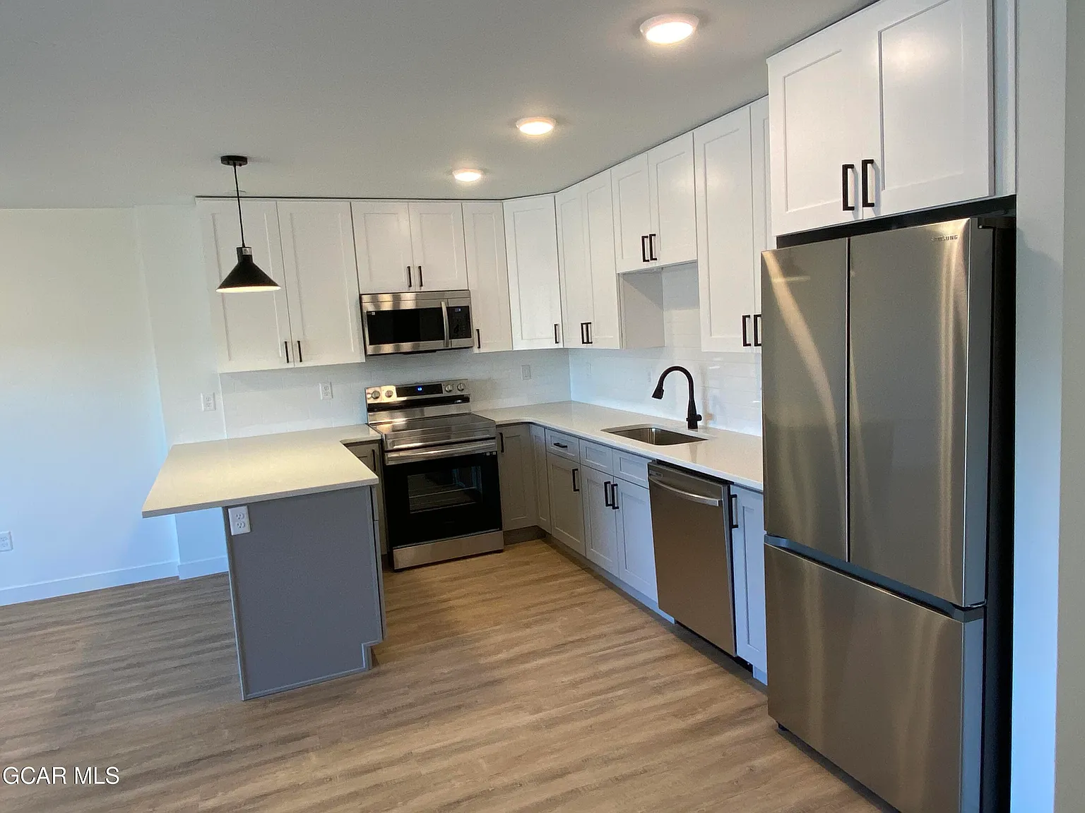 406 N Zerex St — Photo 1