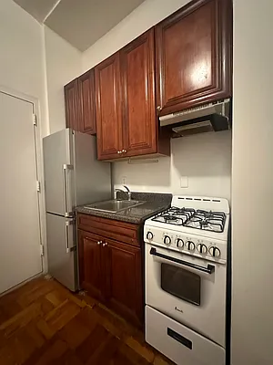 Rented by Peter R. Hungerford, LREB | media 13