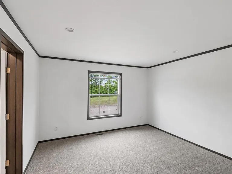 215 N McKay Ave — Photo 7