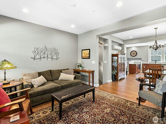 5th image of 1340 Brooklyn Walk NE