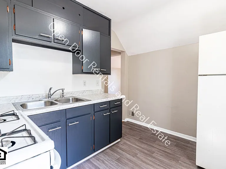 3112 Thompson Ave — Photo 5
