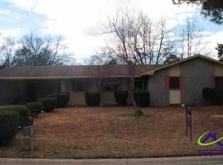 607 Greenbriar Rd, Warner Robins, GA