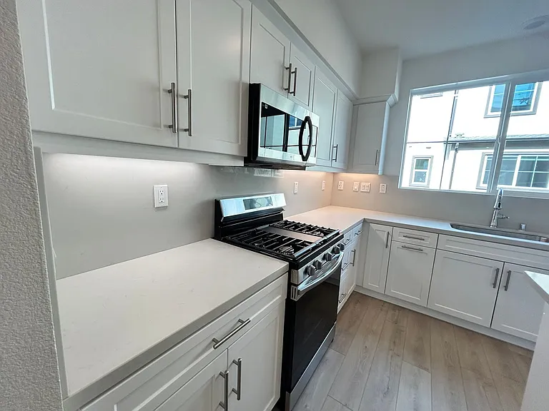 11753 Florence Ave — Photo 12