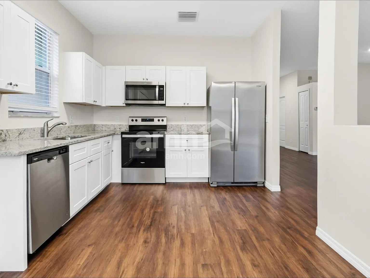 3 bed, 2.0 bath, 1374 sqft, $2,520 — Photo 3