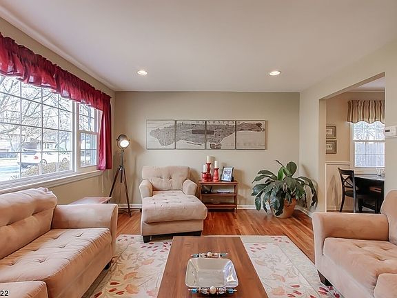 3rd image of 13 Cornell St