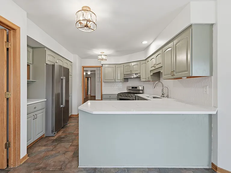 9099 Sheffield Ave — Photo 25