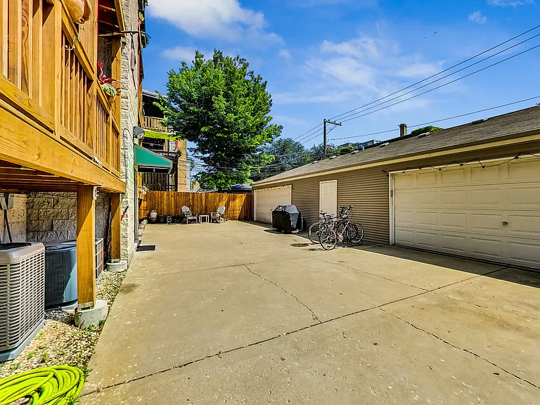 917 W Lakeside Pl #1W — Photo 18