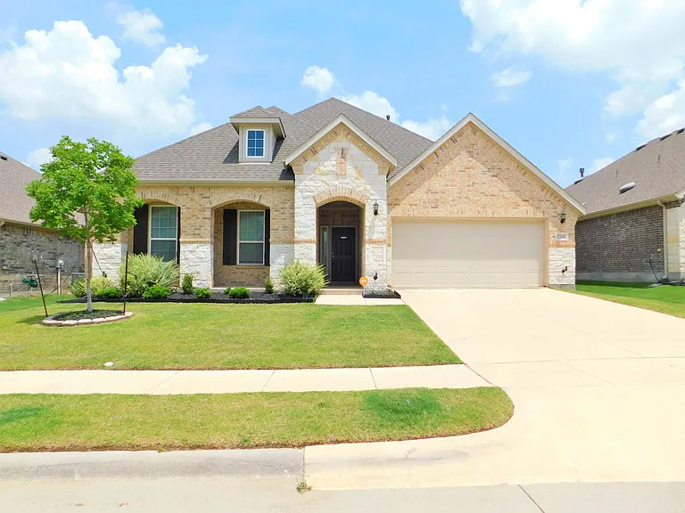 1321 Millican Ln — Photo 1