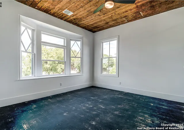 630 E Carson St — Photo 35