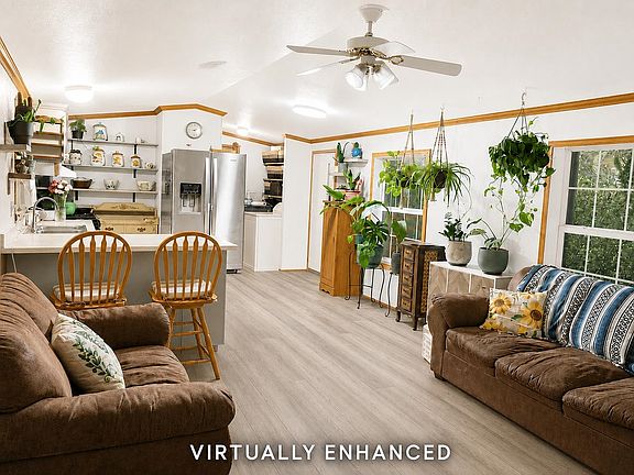 3rd image of 10 Hummingbird Lane