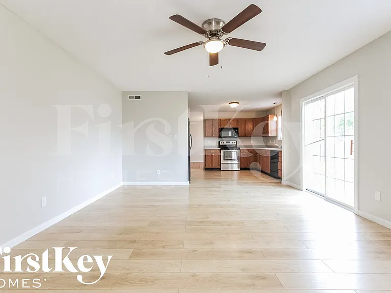 746 Apple Ln — Photo 4