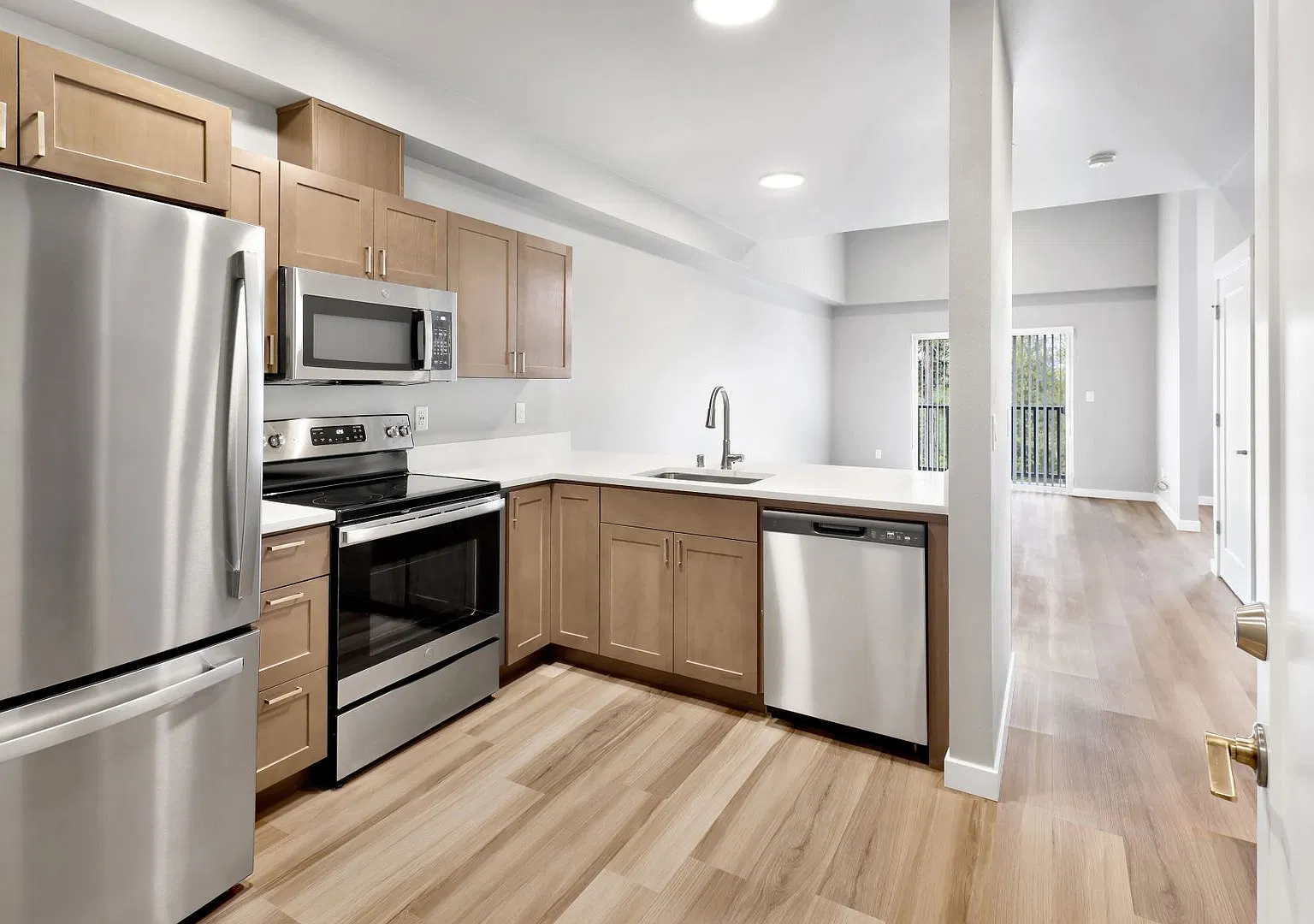 Kingsway Apartments — Photo 2