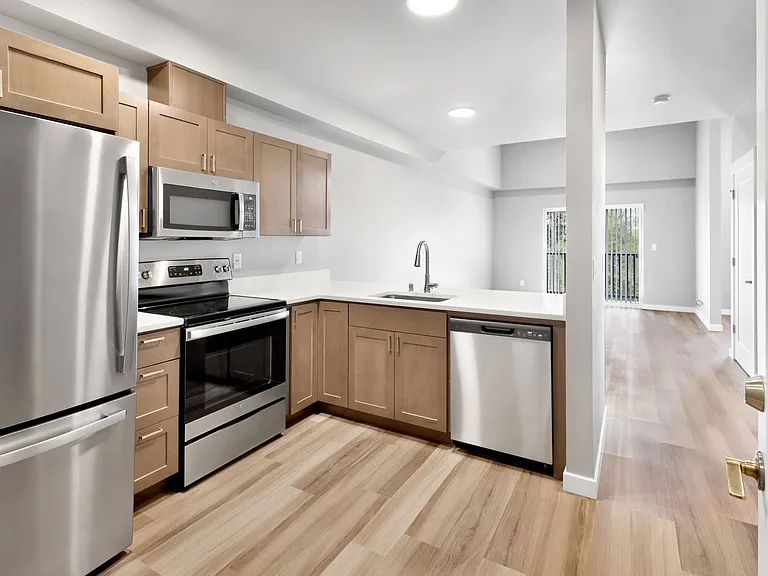 Kingsway Apartments — Photo 17