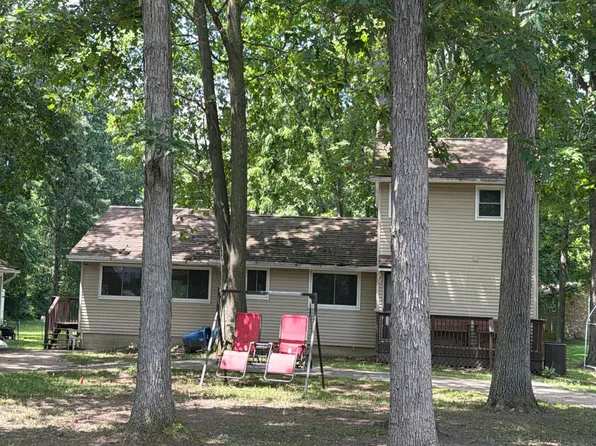 13266 Torrey Rd, Fenton, MI 48430