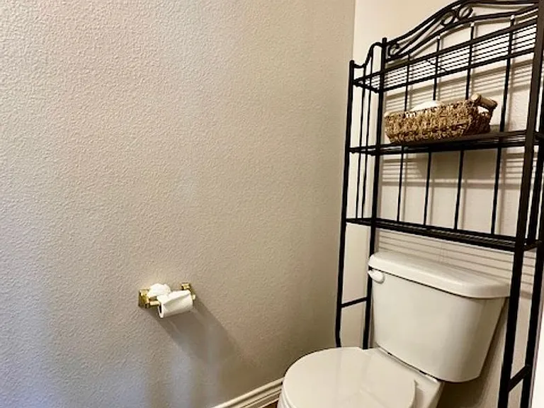 7005 Crenshaw Ln — Photo 27
