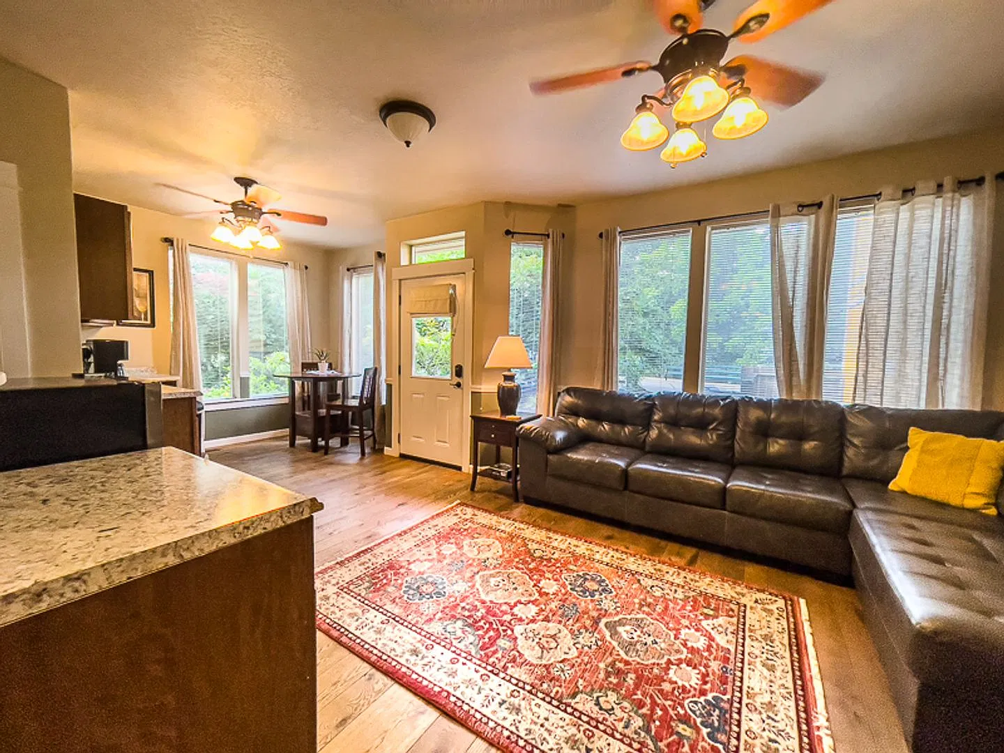 Jackson Creek Suite: Fully Furnished Charming Condo Nestled in Near a Creek $300 — Photo 3