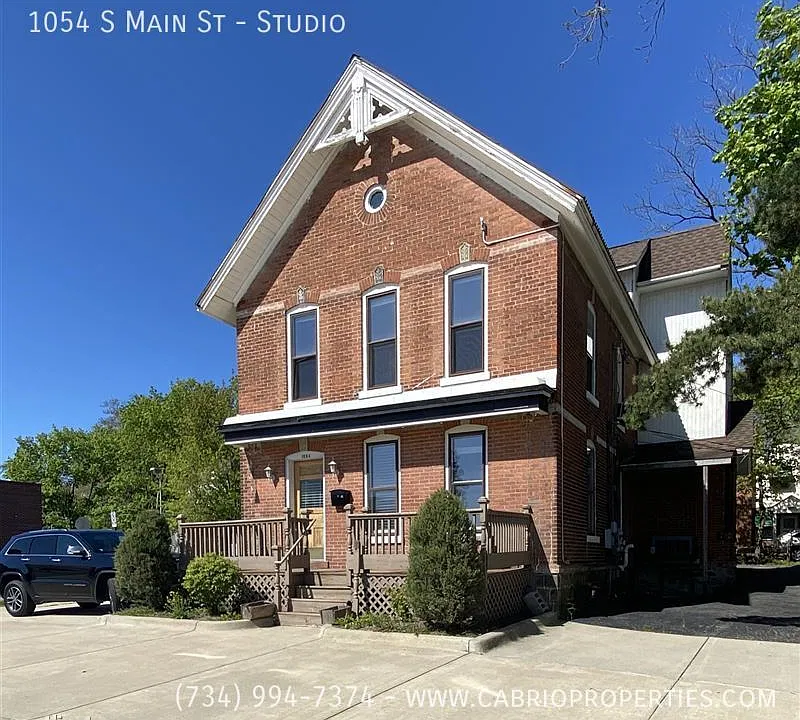 1054 S Main St