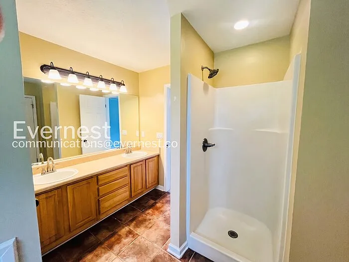 223 Crosscreek Dr — Photo 7