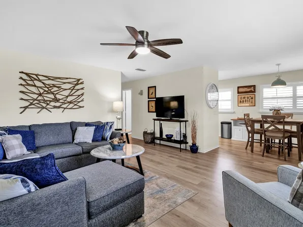 27 Vista Gardens Trl APT 206, Vero Beach, FL 32962