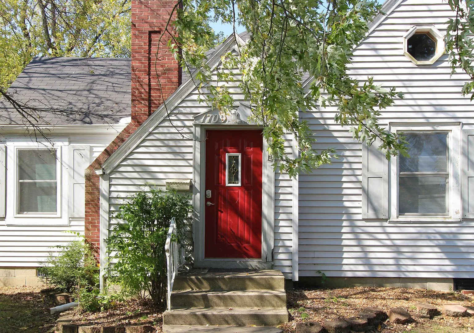 3 Bedroom with Deluxe Kitchen and Spacious Bedrooms, Close to Campus — Photo 1