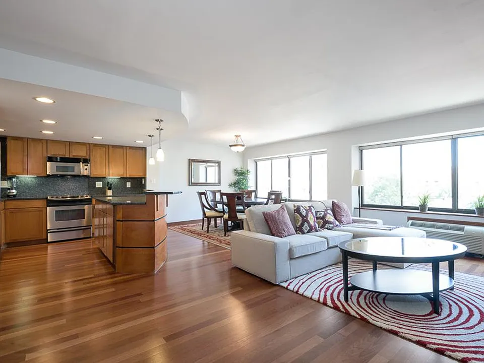 2405 I St NW #ID1587673P