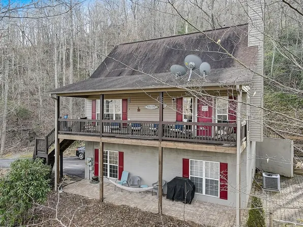 1227 S Country Club Dr, Cullowhee, NC 28723