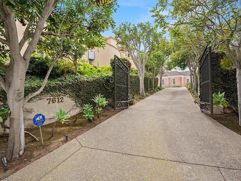 7612 Hillside Dr — Photo 1