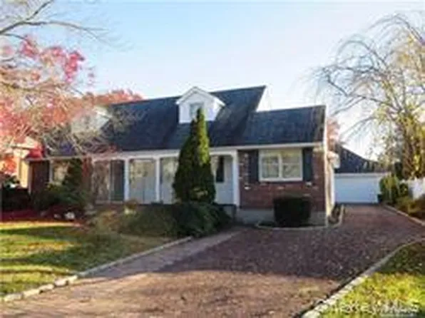 50 Grover Ln, East Northport, NY 11731