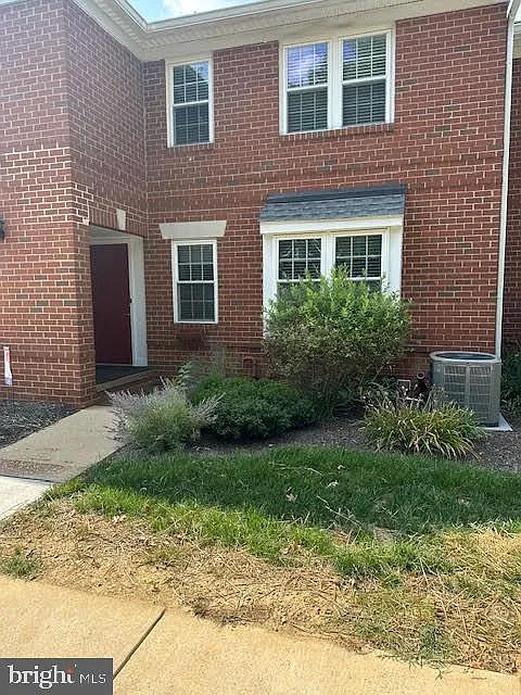 750 E Marshall St — Photo 1