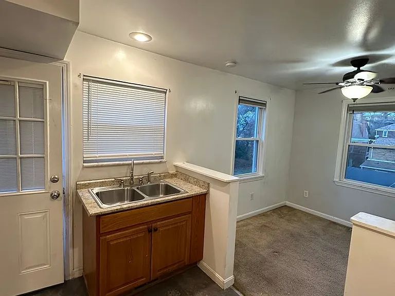 3013 Glendale Ave — Photo 7