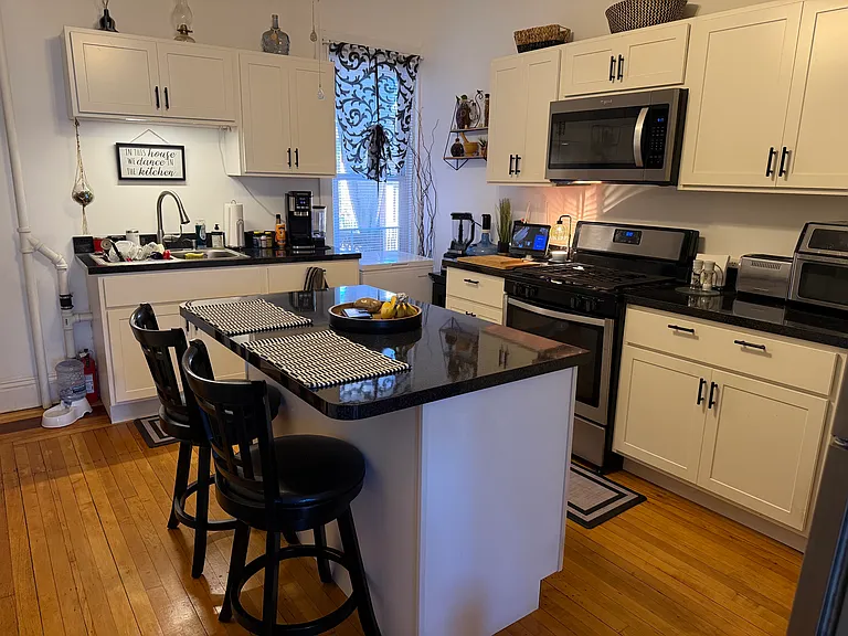 50 E Princess St #2 — Photo 6