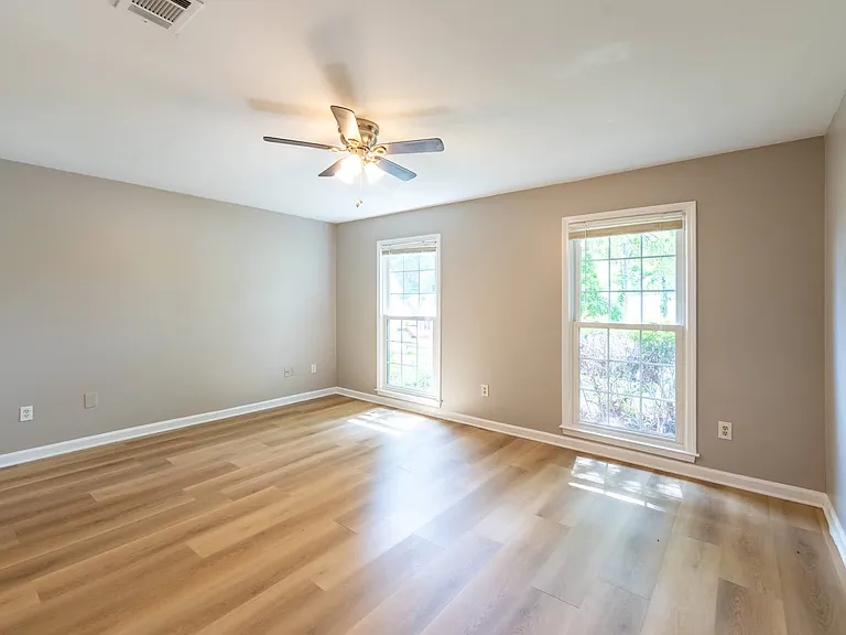 2496 Leeshire Rd #1 — Photo 13
