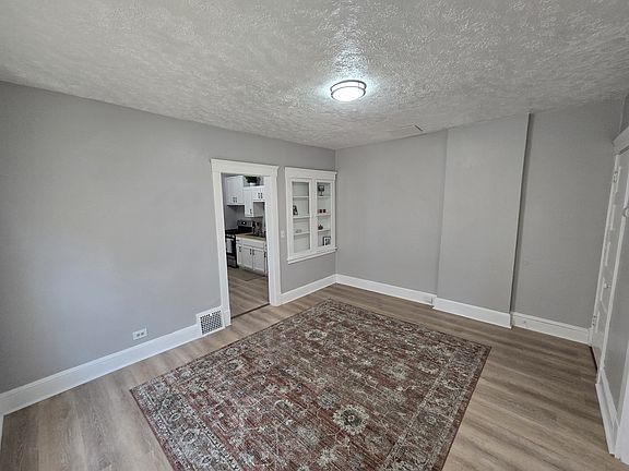 3rd image of 3860 W 18th St #1