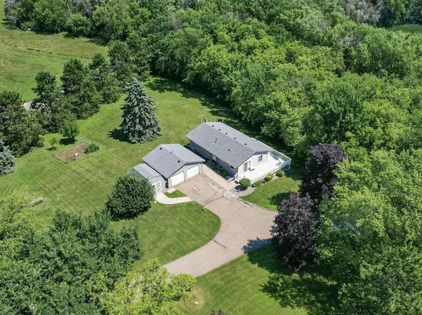 843 Yellowstone Trl, Hudson, WI 54016