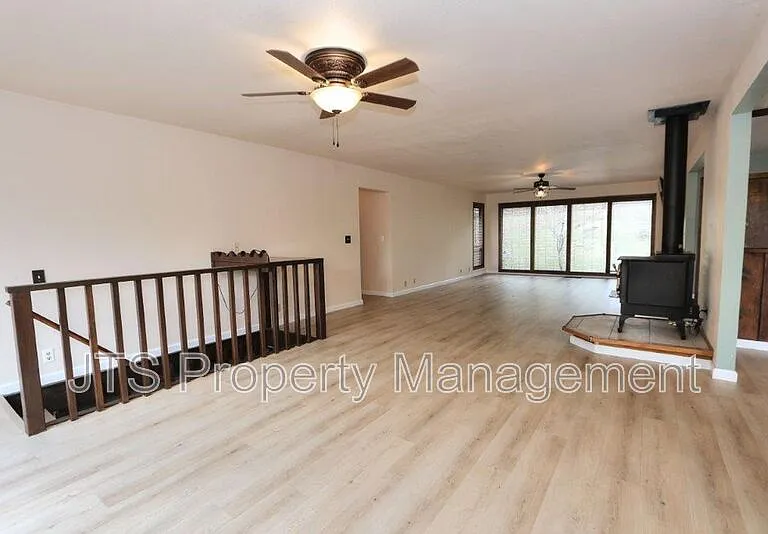2812 Centennial Ct — Photo 6