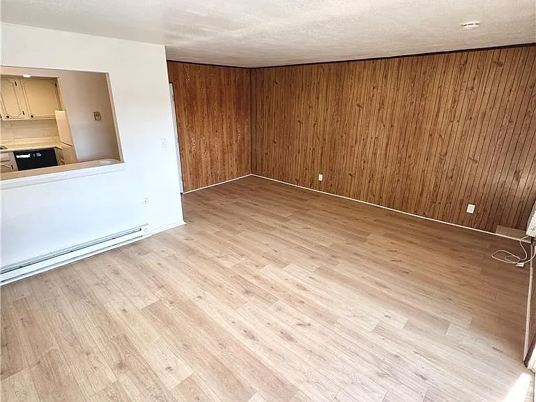 2043 W Allen St #A — Photo 5