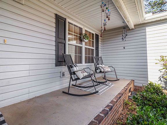 4th image of 210 Shady Spring Way