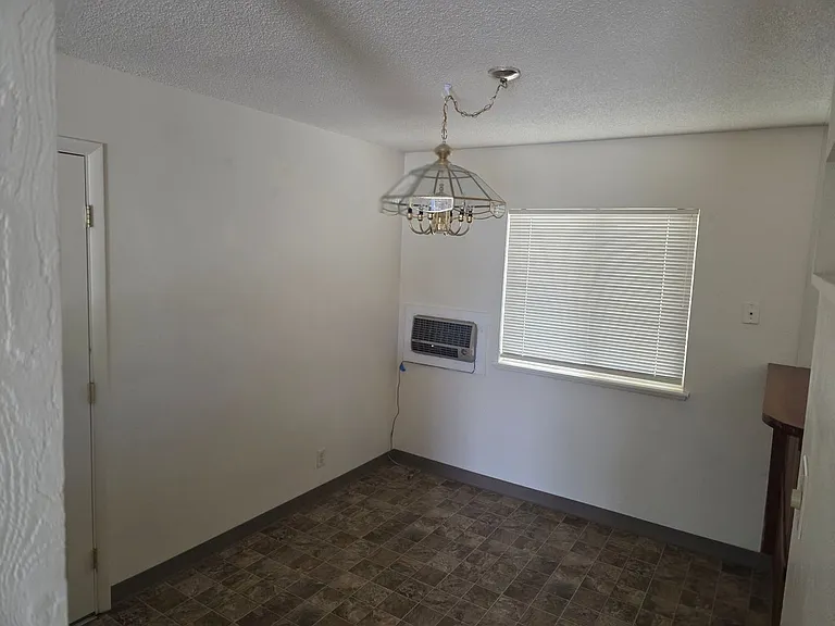 2640 Stine Way — Photo 4