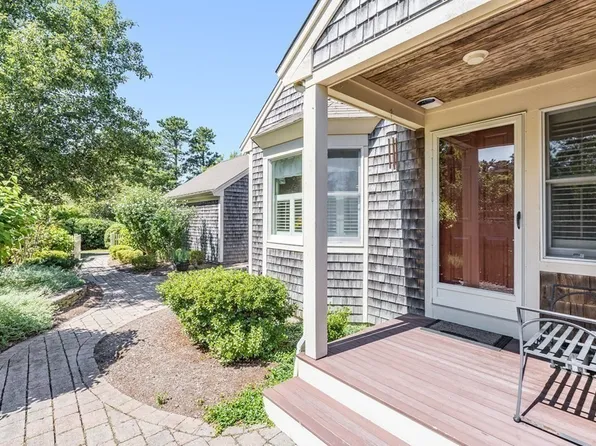 1 Pinchion Vale, Plymouth, MA 02360