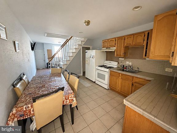 5th image of 4213 E Lombard St