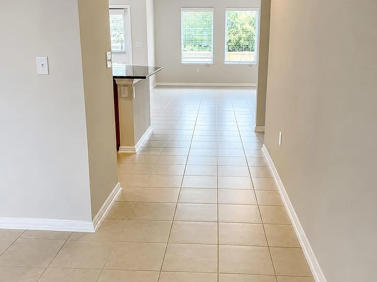 180 Olympic Park Dr — Photo 2