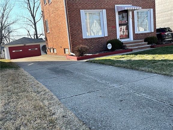 3rd image of 570 Darlington Dr