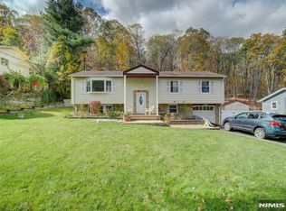 18 Upper High Crest Dr, West Milford, NJ 07480