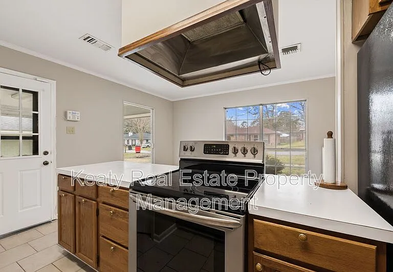 137 Amber St — Photo 9