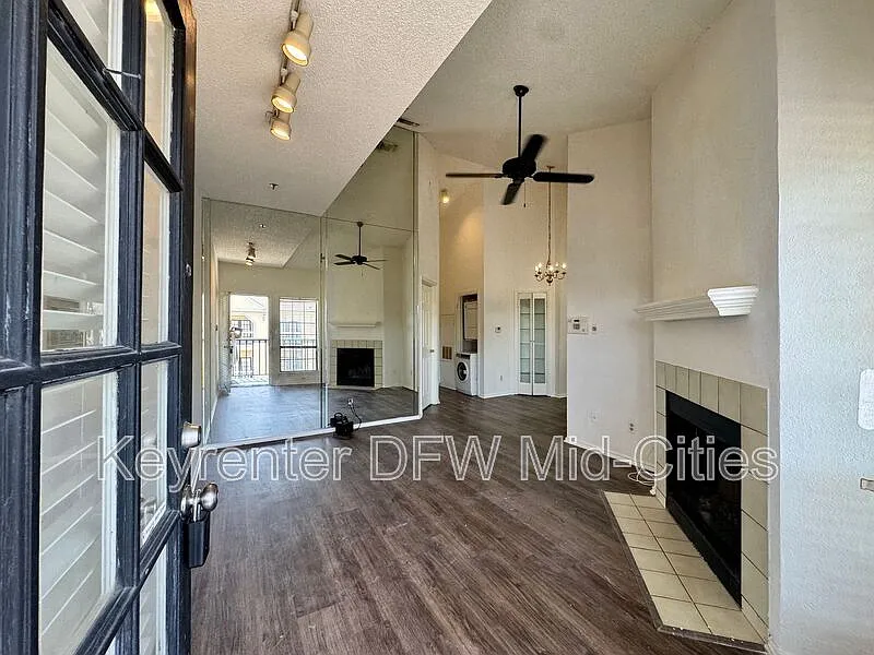 2 bed, 2.0 bath, 840 sqft, $1,750 — Photo 2