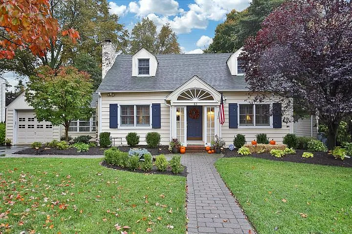 63 N Sunnycrest Dr photo 1